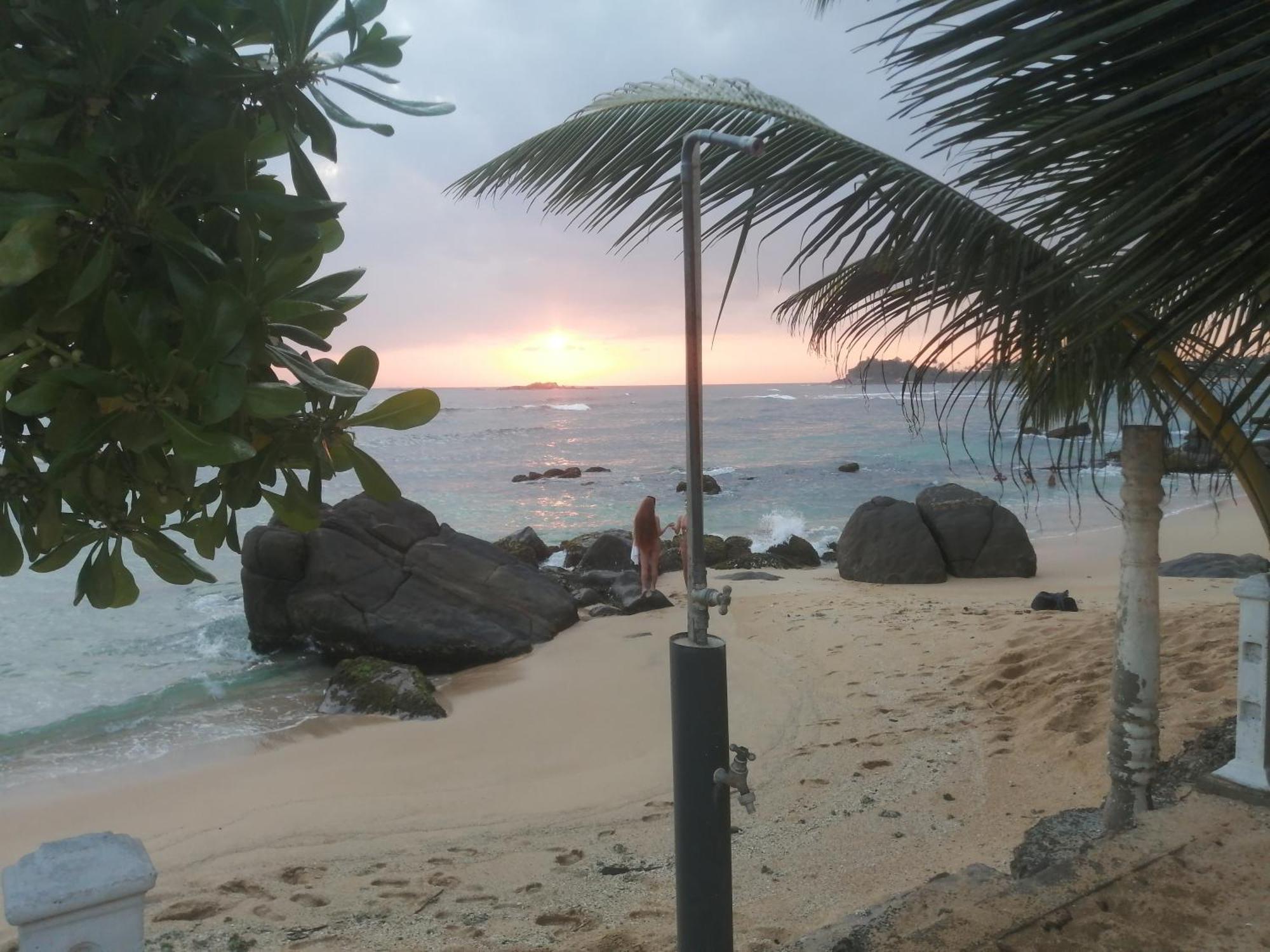 أونا واتونا Happy Beach Villa Resort المظهر الخارجي الصورة