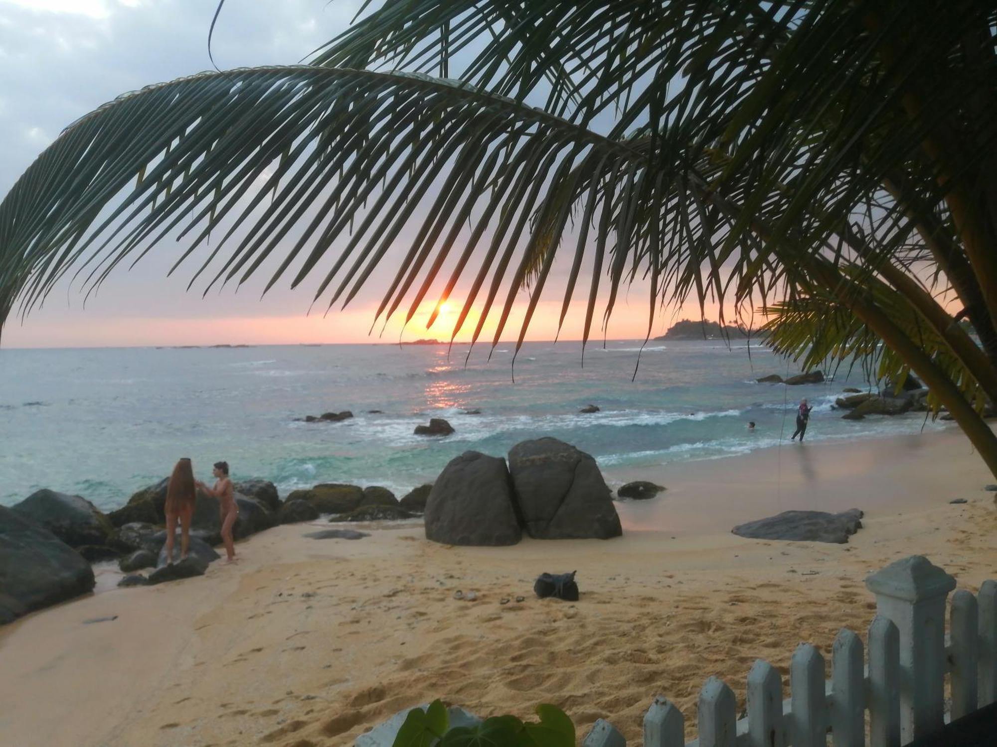 أونا واتونا Happy Beach Villa Resort المظهر الخارجي الصورة